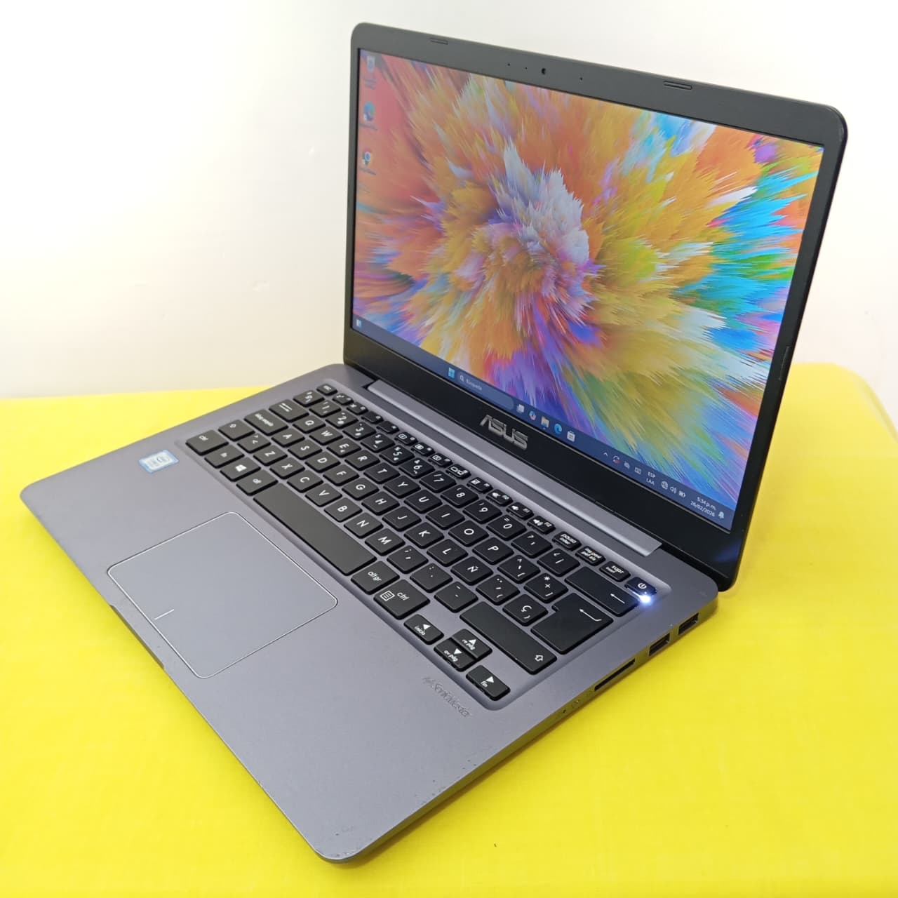 ASUS INTEL CORE i5 / 8TH 8GB RAM / 128GB ESTADO SOLIDO / 14″ LED